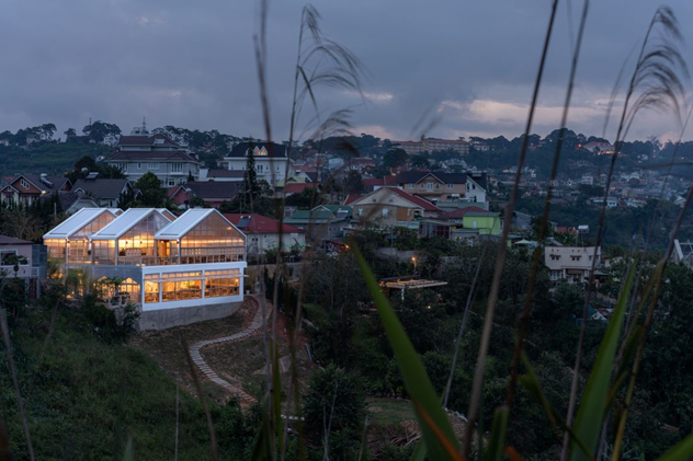 Quán cafe nhà lồng kính ngắm trọn đồi núi tại Đà Lạt