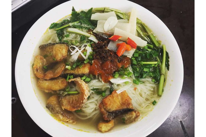Banh Da Fish soup