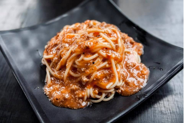  Spaghetti with minced beef sauce
