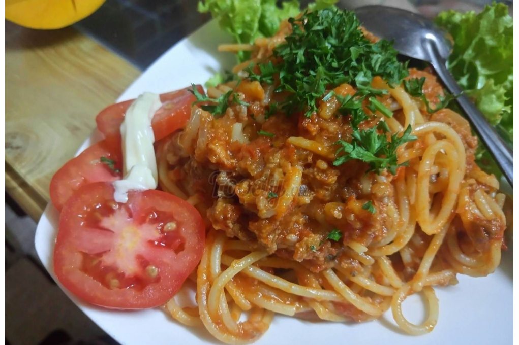  Spaghetti with minced beef sauce