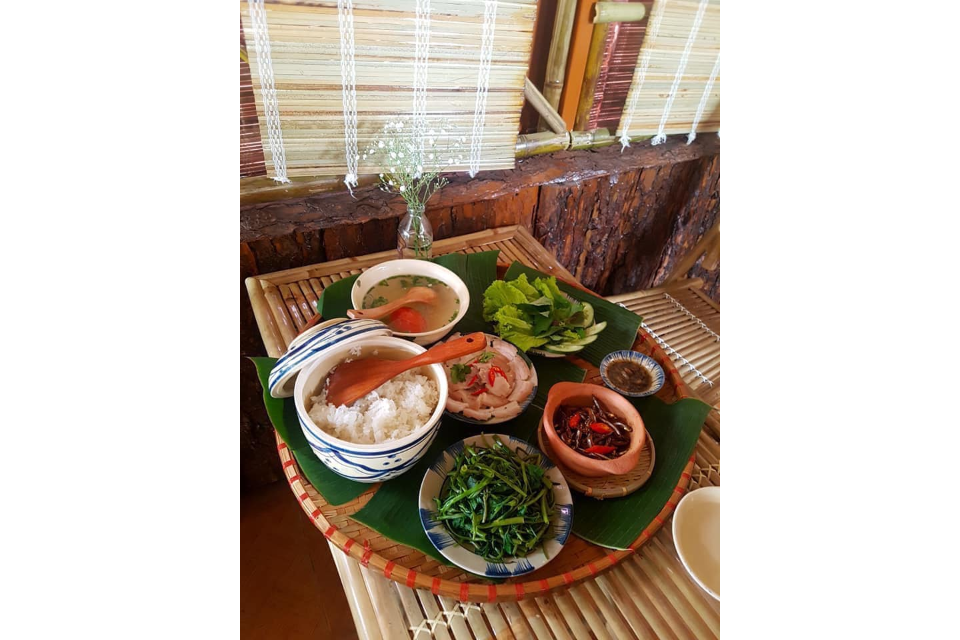  Menu 3 (Rice Rim Fish, Boiled Meat, Vegetables, Sour Soup)