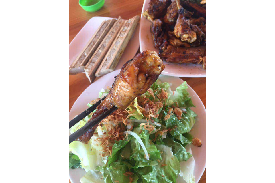  Grilled Chicken, Com Lam, Salad