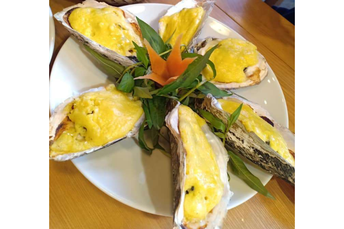  Grilled oysters with cheese