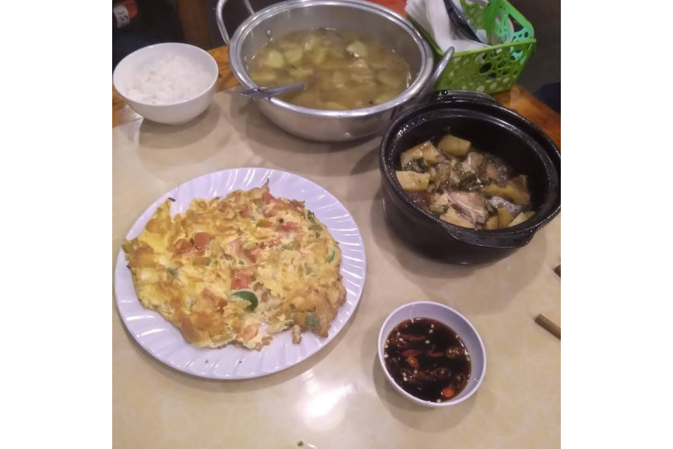 Trứng Omelet, Thịt Kho Tộ, Canh Măng