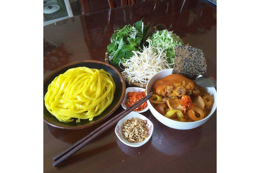  Quang noodle Pork Roll