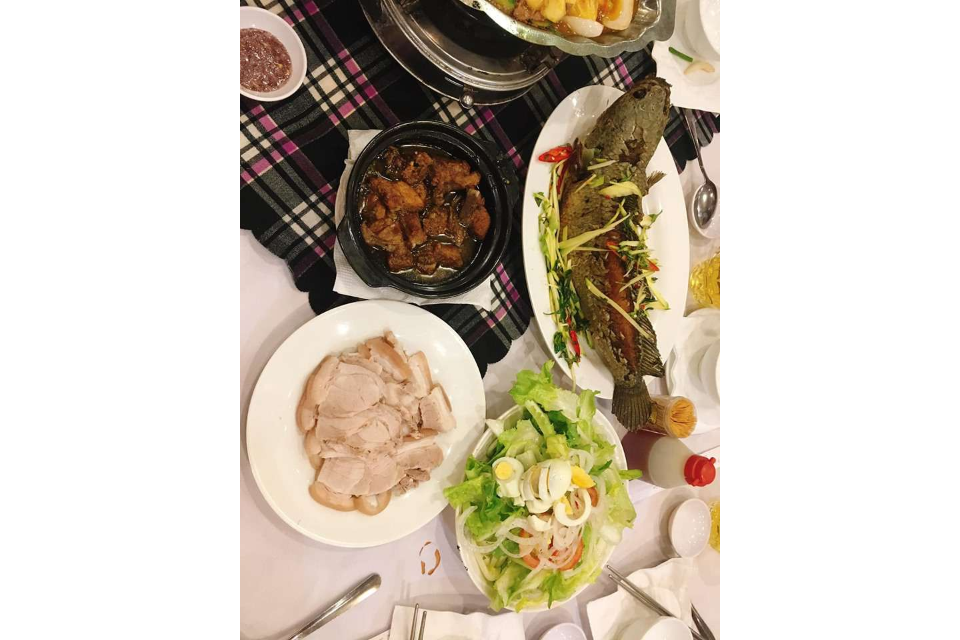 Thịt Luộc, Gà Kho, Cá Lóc Chiên Xù, Salad