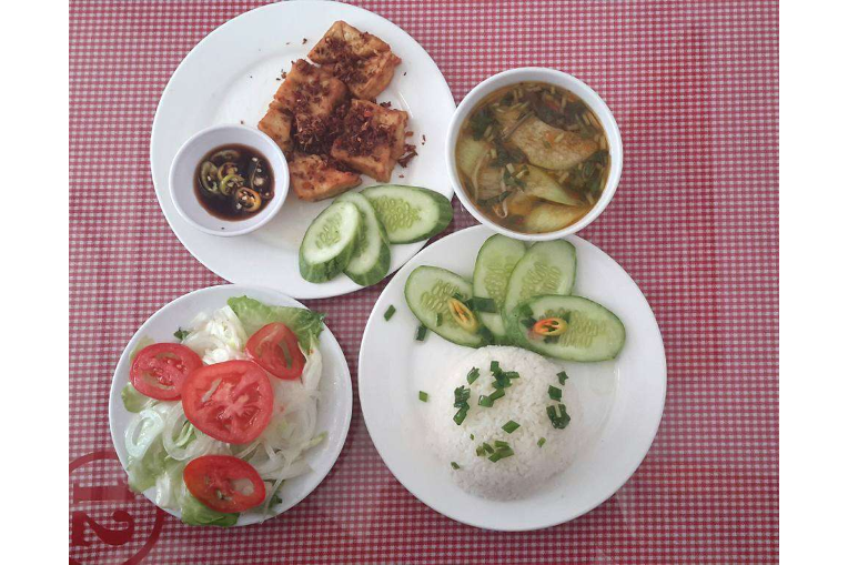 Cơm Thịt Kho Đậu Khuôn, Canh Chua, Salad