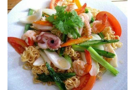  Seafood fried noodles