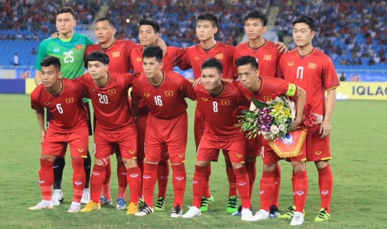 Cheering Vietnam in the AFF Cup final second leg
