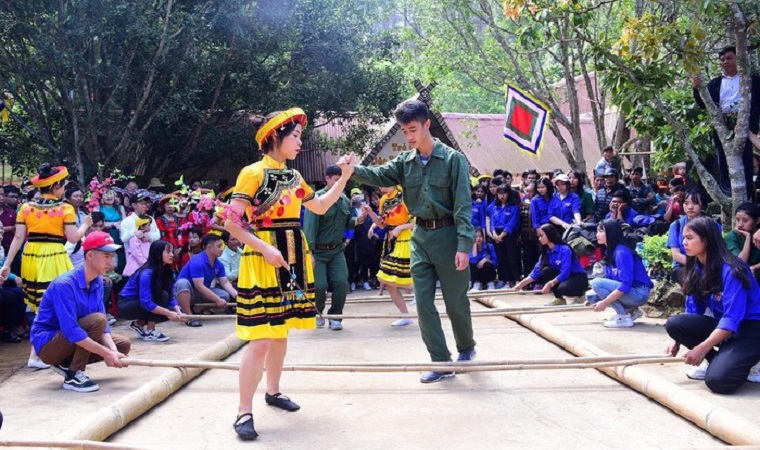 Thousands of people attended Hung Kings' Temple Festival at the Prenn Dalat waterfall