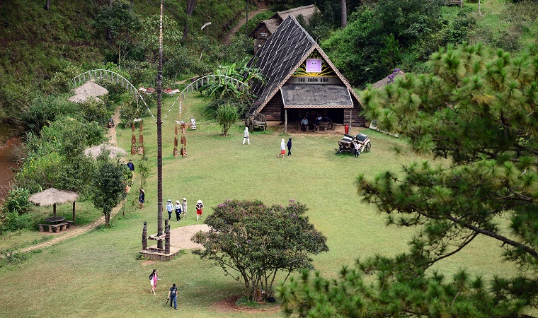 After Tet, Cu Lan Village is still bustling with tourists
