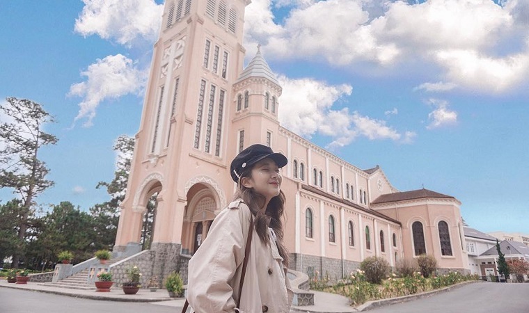 Why is Dalat cathedral called Rooster Church?