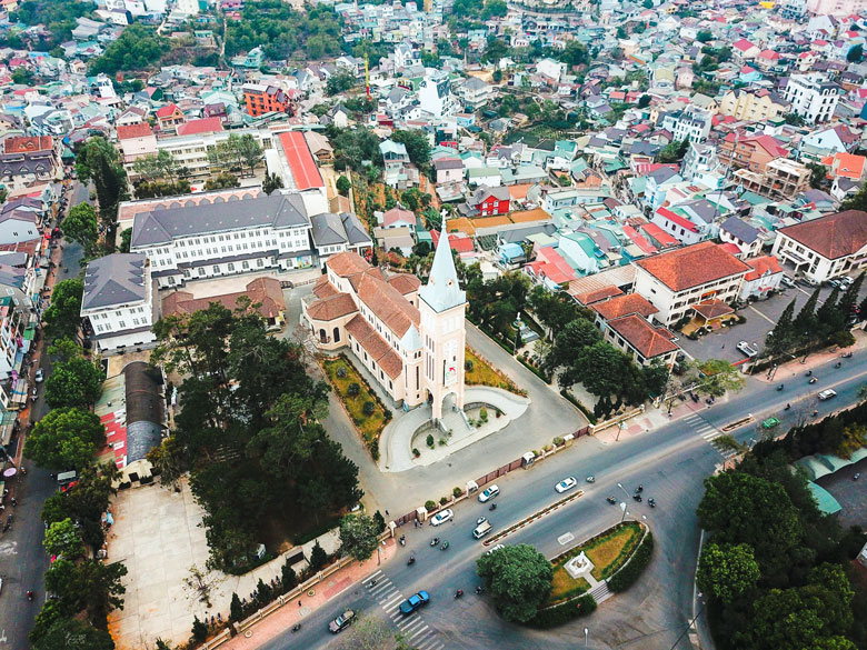 KHI ĐÀ LẠT LẤY PHÁT TRIỂN DU LỊCH CHẤT LƯỢNG CAO LÀM NGÀNH KINH TẾ ĐỘNG LỰC Giải pháp phát triển du lịch bền vững trong tình hình mới