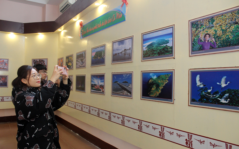 Trưng bày hình ảnh ''Di sản văn hóa và phát triển du lịch tỉnh Cà Mau'' tại Đà Lạt