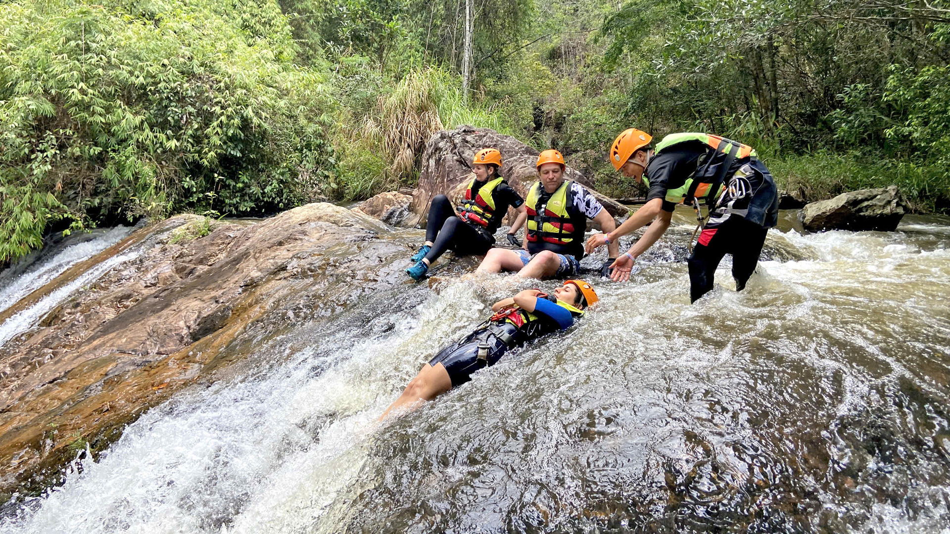 Ðà Lạt tỏa sáng trên bản đồ du lịch thế giới với tour vượt thác độc đáo