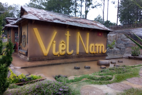 Thăm ngôi nhà đất sét độc nhất vô vị ở Việt Nam 